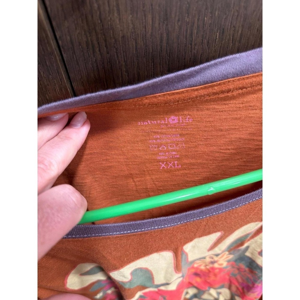 Natural Life "Live Happy" ringer tee in a rust-orange color with grey trim xxl - Picture 2 of 3